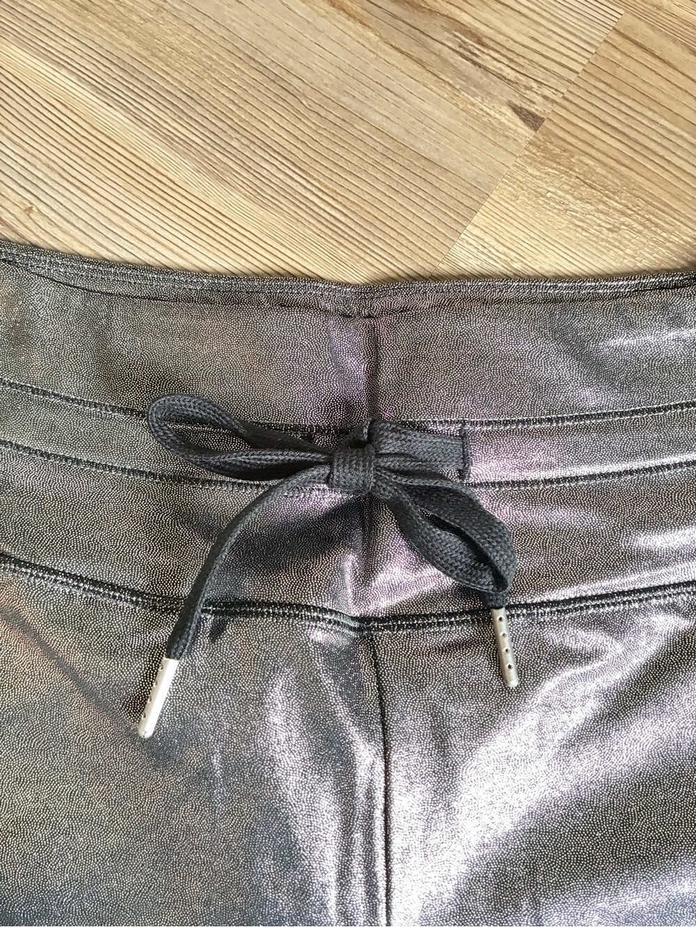 Halara SoftlyZero High Waisted Foil print Silver Joggers Drawstring Women M New - Picture 7 of 13